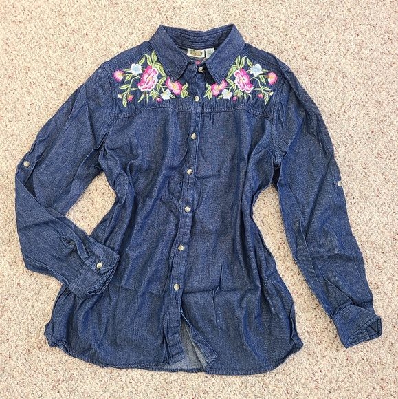 🔥 Collections Etc. Embroidered Denim Button Down Blouse Size XL - Picture 4 of 8